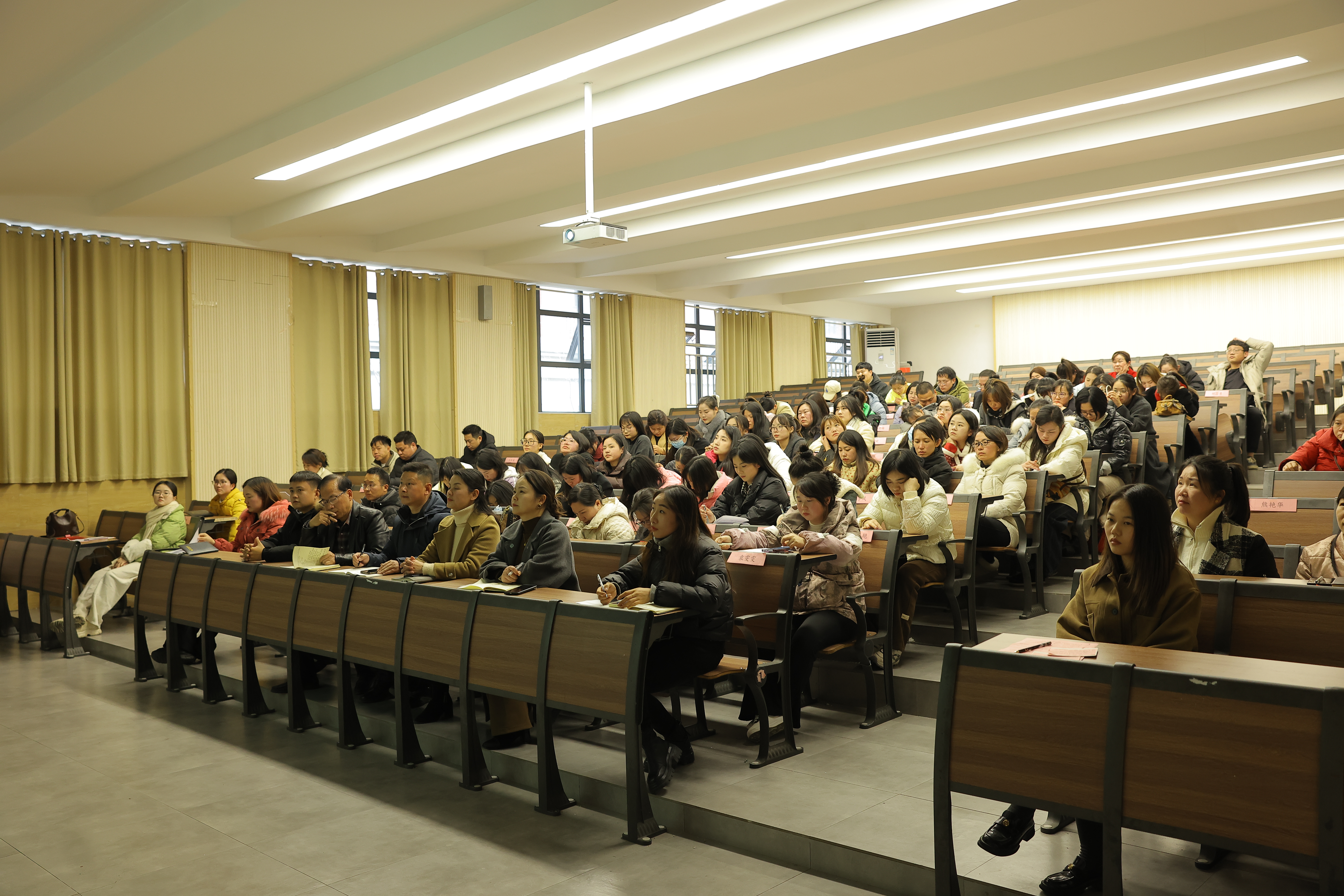邵陽廣益小學(xué)部干部述職暨期末質(zhì)量分析會議圓滿舉行